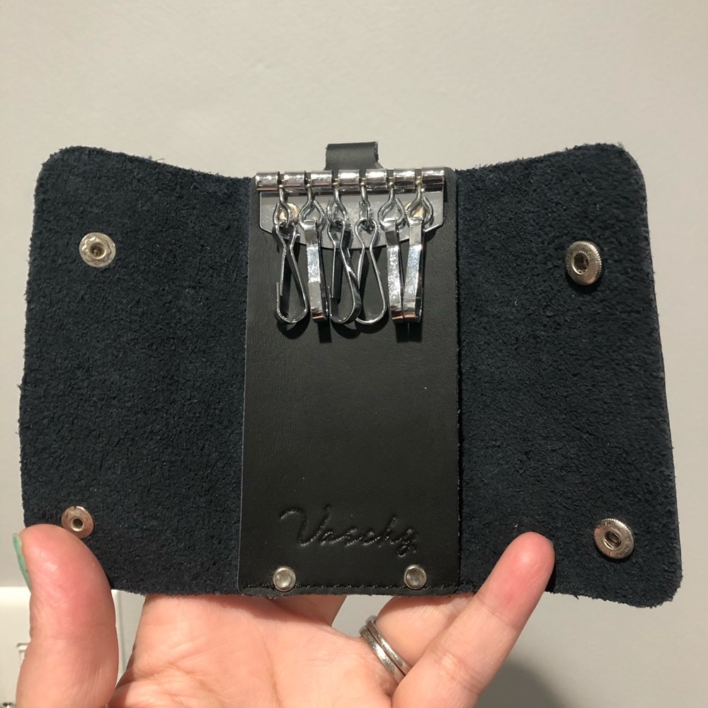 Vaschy Black Leather 6 Key Holder Double Snap Closure